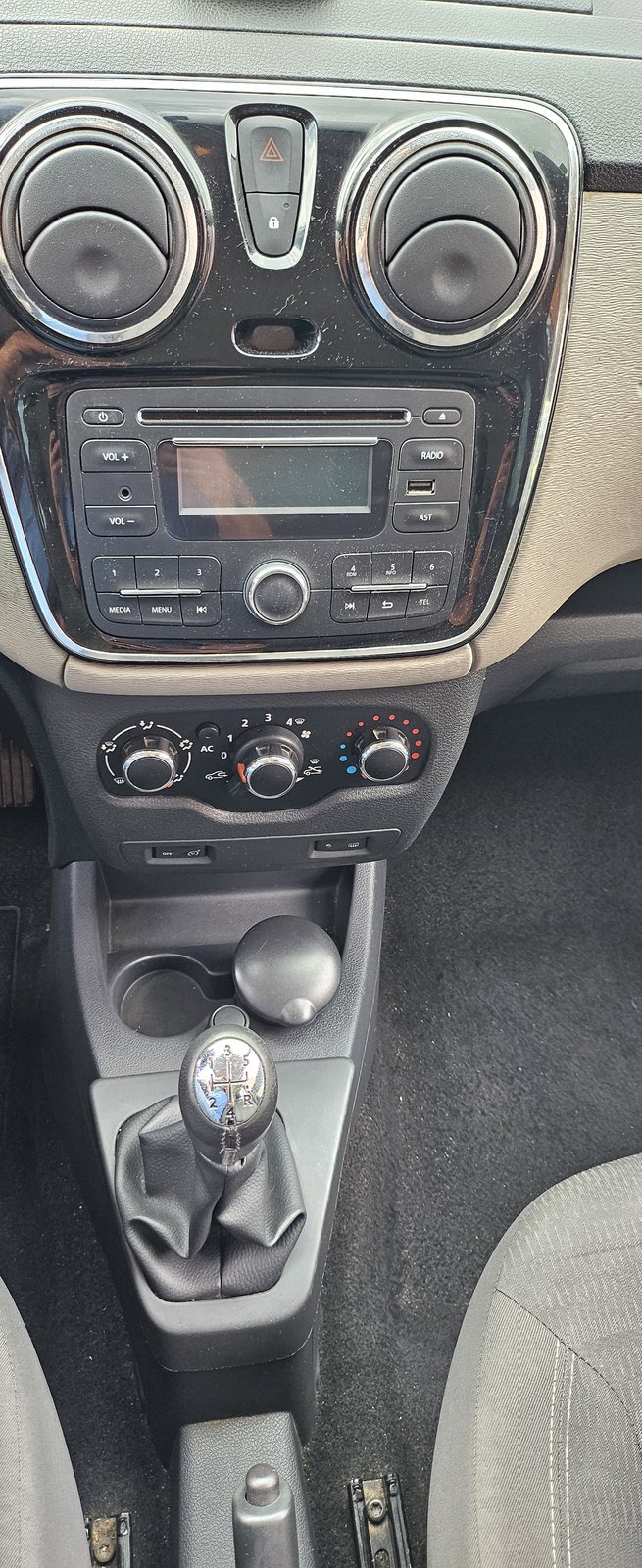 Dacia Lodgy 1.2 TCe 120 CV 2013 de ocasión en GSM Serveis Integrals Automoció, Vilobí del Penedès (27)