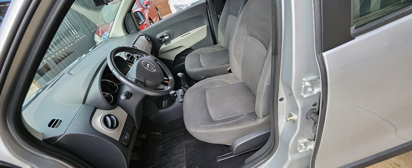 Dacia Lodgy 1.2 TCe 120 CV 2013 de ocasión en GSM Serveis Integrals Automoció, Vilobí del Penedès (29)