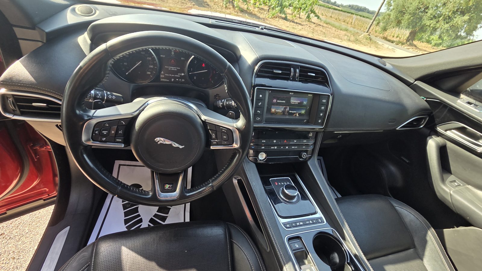 Jaguar F-Pace 3.0D V6 AWD Automático 2018 de ocasión en GSM Serveis Integrals Automoció, Vilobí del Penedès (11)