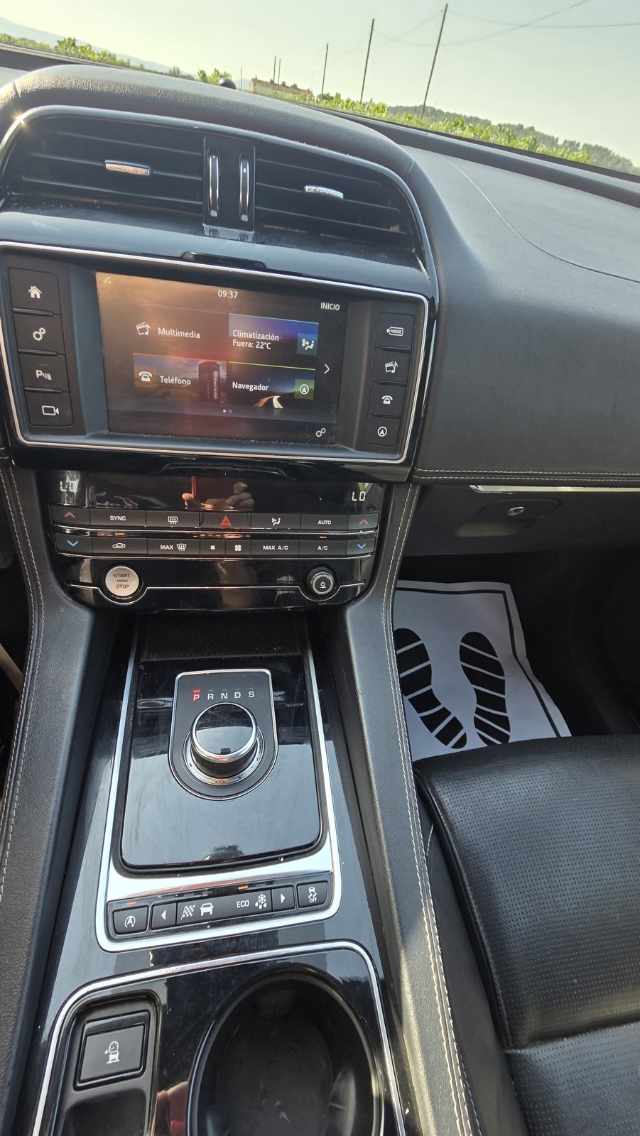 Jaguar F-Pace 3.0D V6 AWD Automático 2018 de ocasión en GSM Serveis Integrals Automoció, Vilobí del Penedès (13)