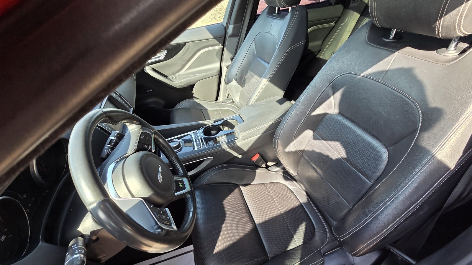 Jaguar F-Pace 3.0D V6 AWD Automático 2018 de ocasión en GSM Serveis Integrals Automoció, Vilobí del Penedès (17)