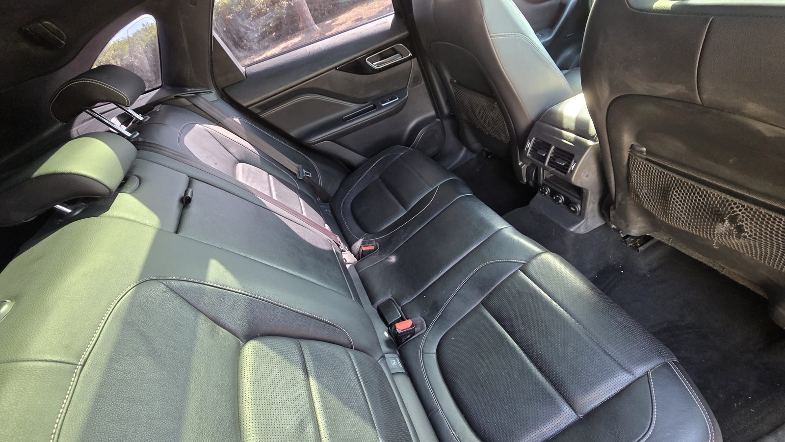 Jaguar F-Pace 3.0D V6 AWD Automático 2018 de ocasión en GSM Serveis Integrals Automoció, Vilobí del Penedès (19)