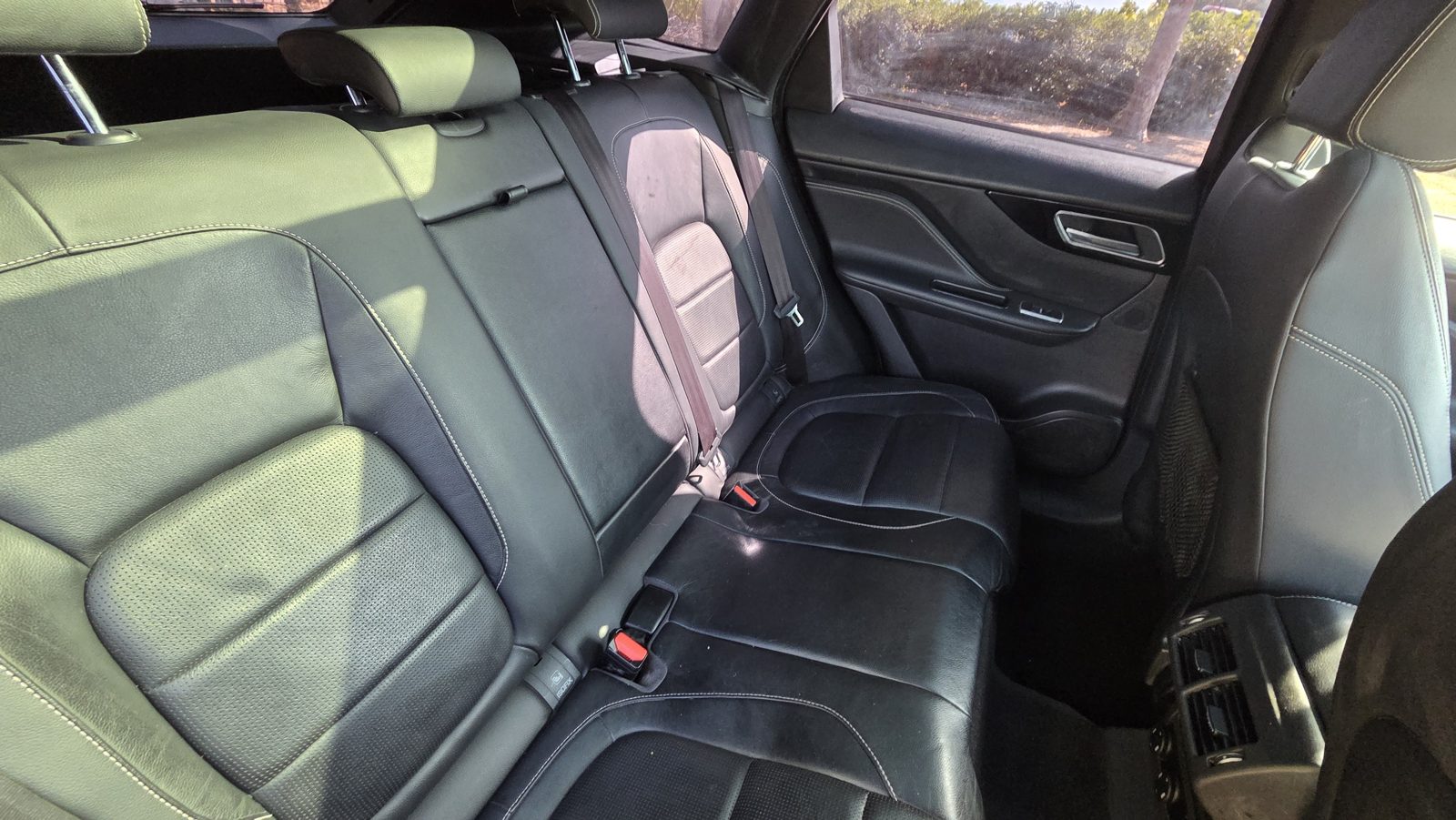 Jaguar F-Pace 3.0D V6 AWD Automático 2018 de ocasión en GSM Serveis Integrals Automoció, Vilobí del Penedès (20)